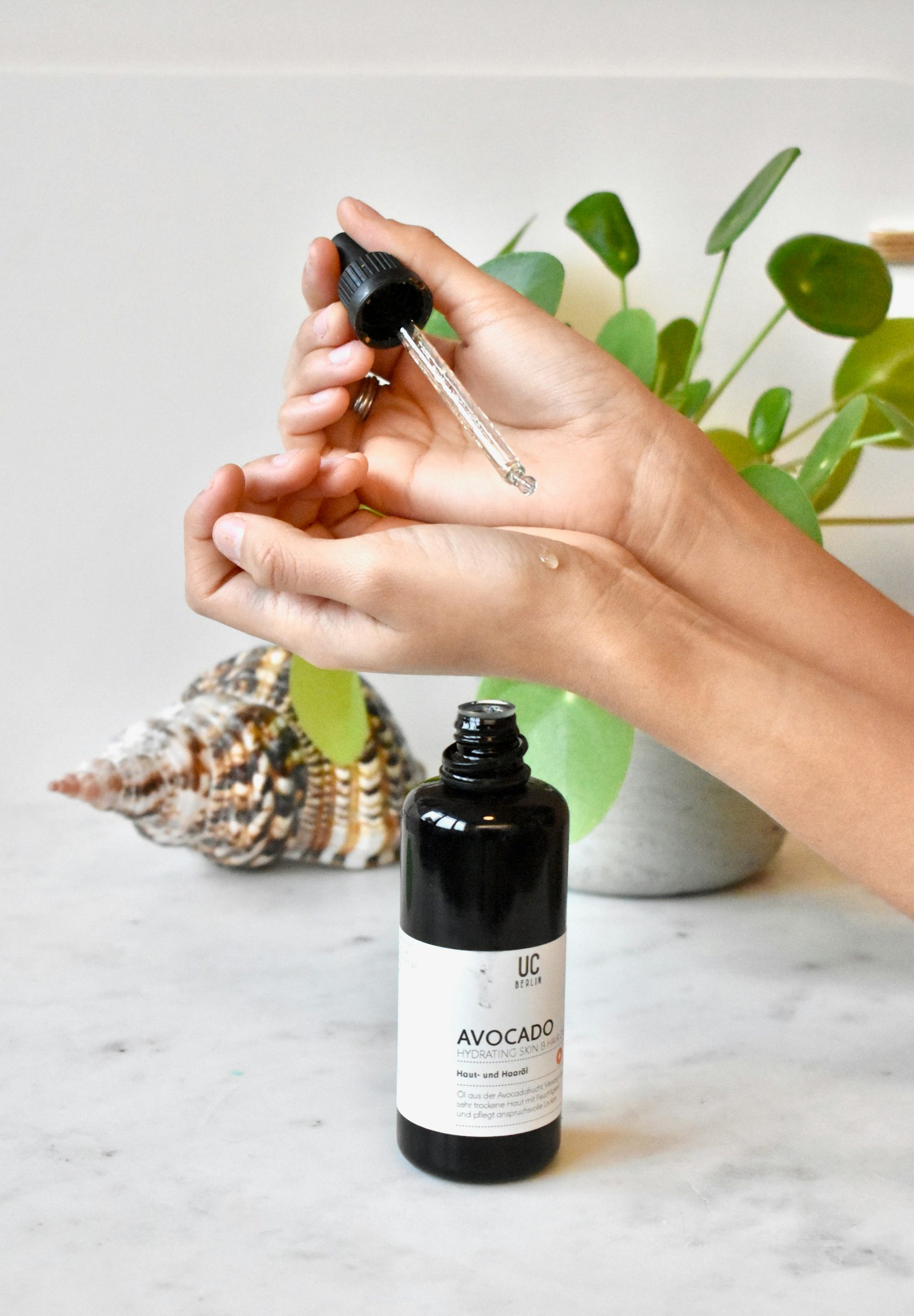 Blending an aromatic oil